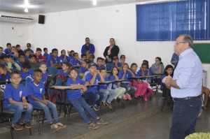 Prefeito Ricardo Fávaro garante mais um incentivo aos alunos através da doação de uniformes escolares