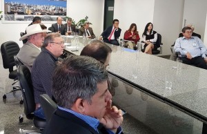 22-08- Prefeito Ricardo e deputados em reunião com diretores da CCR MSVia