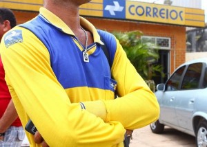 Funcionários dos Correios entram em greve no RS