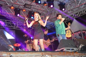 show da dupla Thaeme e Thiago em Itaquiraí durante a Itaquipesca 2017 (1)