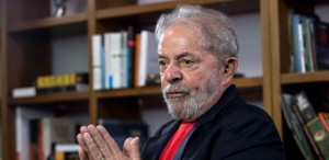 o-ex-presidente-luiz-inacio-lula-da-silva-na-sede-do-instituto-lula-em-sao-paulo-1519950362653_615x300