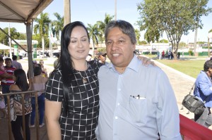 Dorival Betini que receberá Título de Cidadão Itaquiraiense apresentado pelo Vereador Edilson Pereira, com sua esposa Janaína.
