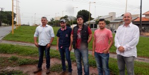 Visita técnica no local que será construída a sede da feira: (da esquerda p/ à direita) Edmar (Construtora Schmitz), Dênis (Dep. de Licitação), Marlo (Sec. de Infraestrutura), Saulo (setor de Convênios) e Jair Fortunato (Construl Engenharia).