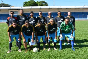 Time do G.A. representa o Assentamento Santo Antônio no Campeonato Regional de Futebol Suíço Máster. Foto: Roney Minella