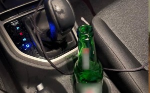Polícia encontra cerveja no carro de motorista bêbado que foi preso fazendo sexo em carro em rua de Anápolis — Foto: Divulgação/Polícia Civil