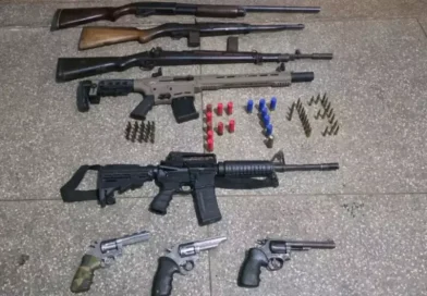 Polícia apreende fuzis durante abordagem a família em MS