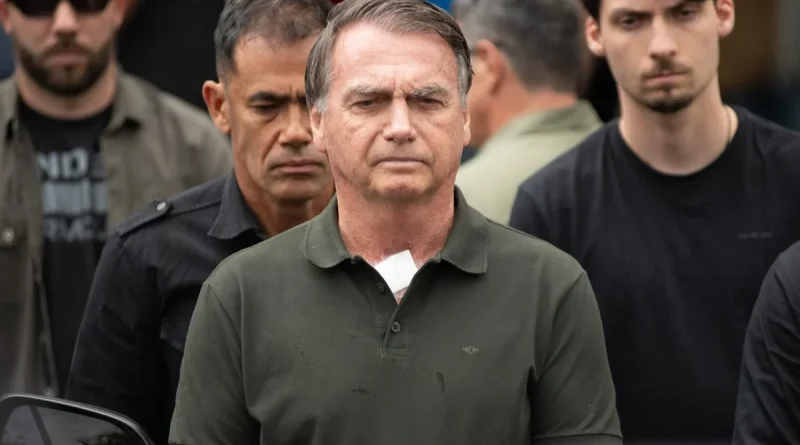 Médico passa a noite na casa de Bolsonaro após nova crise de soluços