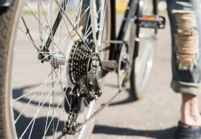 Criança de 10 anos furta bicicletas de academia a mando do padrasto
