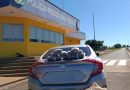 Mulher é presa com 50 quilos de skunk enquanto viajava com a filha menor