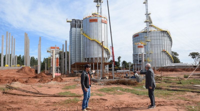 Prefeito Lídio Ledesma visita instalações da Cooperschutz empresa que reforçará o agronegócio no município e região