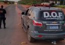 Motorista vai para cima da polícia durante perseguição e é preso com carro ‘recheado’ de drogas