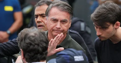 Bolsonaro segue com soluço e precisou de medicamento extras