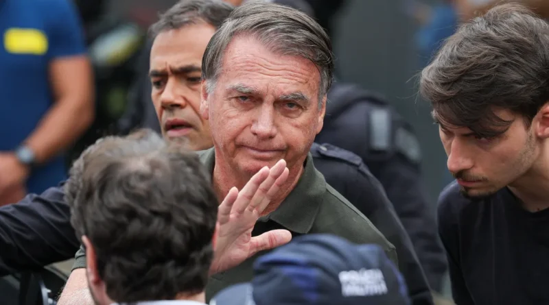 Bolsonaro segue com soluço e precisou de medicamento extras