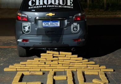 Homem é abordado com maconha e polícia encontra 65,4 quilos em residência