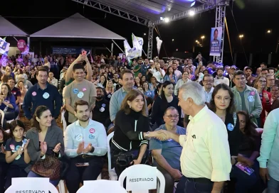 A 10 dias da eleição, Reinaldo reúne mais de 5 mil pessoas em duas reuniões na Capital