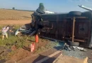 Colisão entre carro e van com pacientes deixa cinco mortos na BR-163
