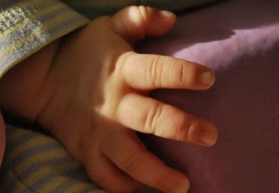 Mãe vai parar na delegacia após sair para beber e perder bebê de 3 meses em Campo Grande