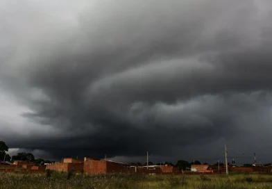 Ciclone coloca MS em alerta de tempestade por 4 dias com rajadas de ventos de 60 km/h