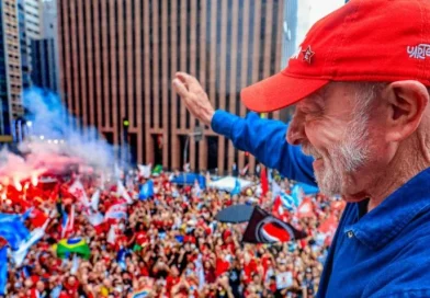 Lula é reeleito para quarto mandato como presidente do Brasil