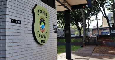 Mulher invade apartamento da ex, destrói objetos, ateia fogo e causa morte de animal