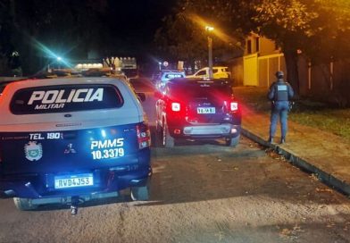 Suspeito aponta arma para PM, acaba baleado e ainda ameaça policial de morte