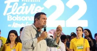 Em MS, Riedel mobiliza prefeitos em ato de apoio a Flávio Bolsonaro Em MS, Riedel mobiliza prefeitos em ato de apoio a Flávio Bolsonaro