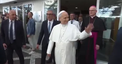 Papa Leão XIV tem alta do hospital e volta ao Vaticano após cirurgia